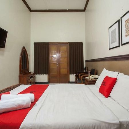 เรดดอร์ซ แอท อูริป ซูโมฮาร์โช Hotel สุราบายา ภายนอก รูปภาพ