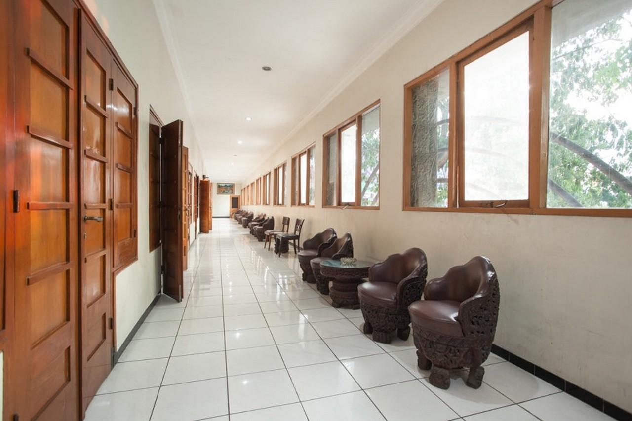 เรดดอร์ซ แอท อูริป ซูโมฮาร์โช Hotel สุราบายา ภายนอก รูปภาพ