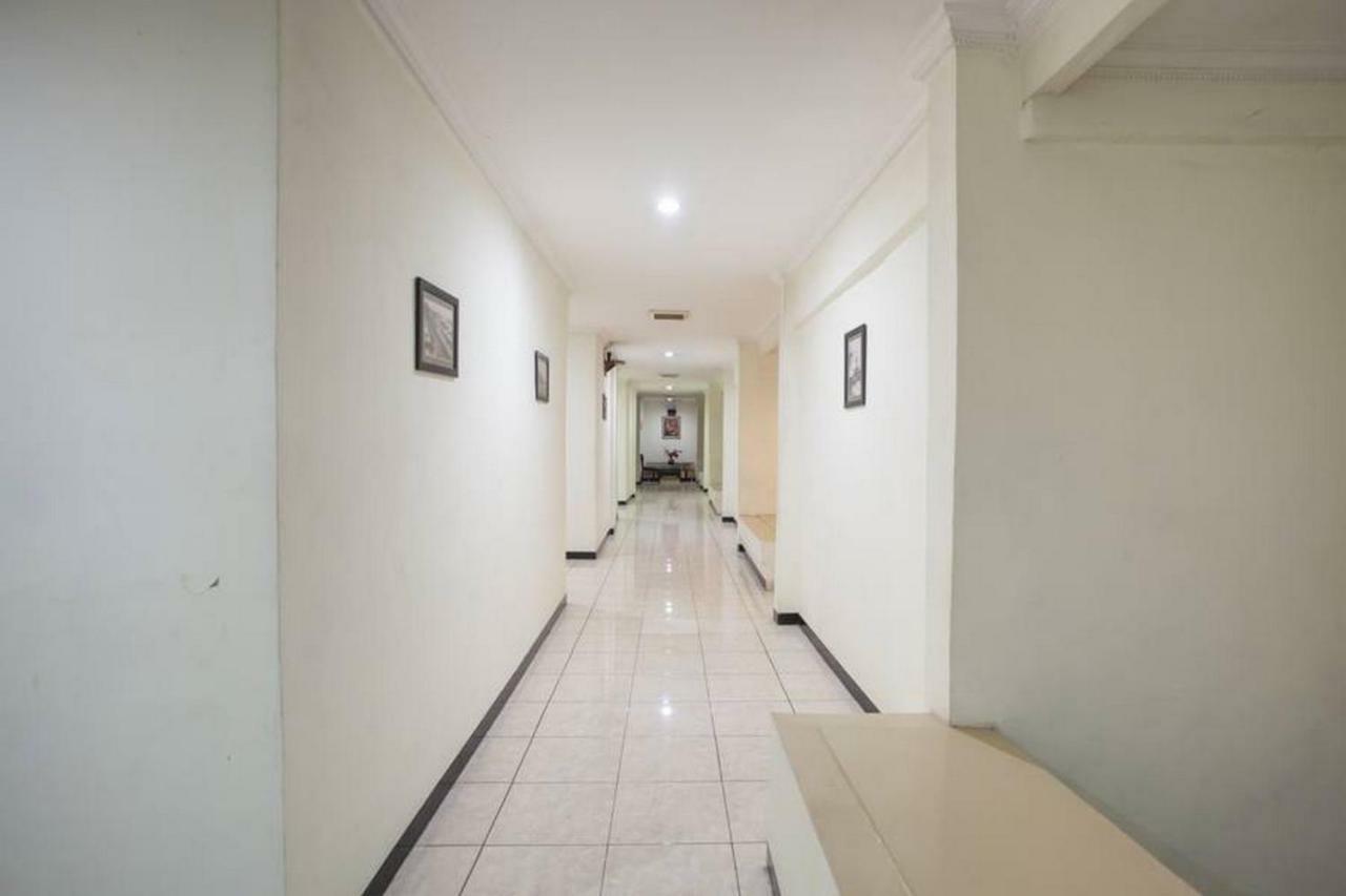 เรดดอร์ซ แอท อูริป ซูโมฮาร์โช Hotel สุราบายา ภายนอก รูปภาพ