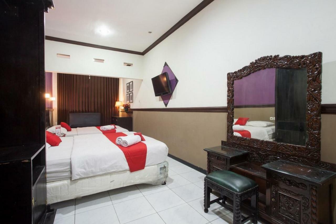 เรดดอร์ซ แอท อูริป ซูโมฮาร์โช Hotel สุราบายา ภายนอก รูปภาพ